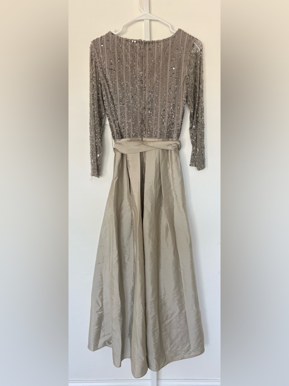 Pisarro Nights Sequin Bodice Taffeta Gown Bow Waist Long Sleeve Dress Size 6 NWT - Picture 4 of 9